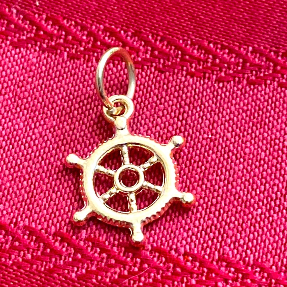 5/$10❤️❤️❤️NEW ROSE GOLD TONED ALLOY SHIPS WHEEL CHARM PENDANT